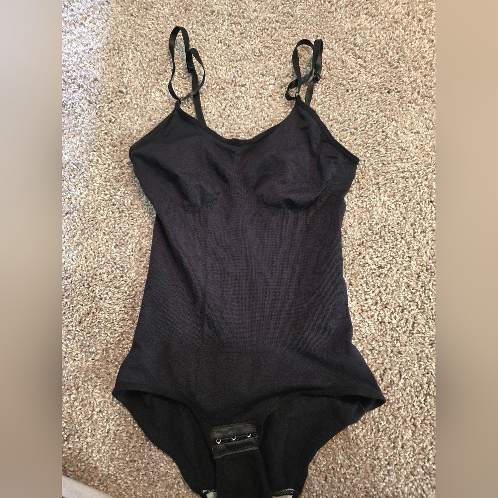 NWOT Revenge Body L Black Low Back Snatched Bodysuit